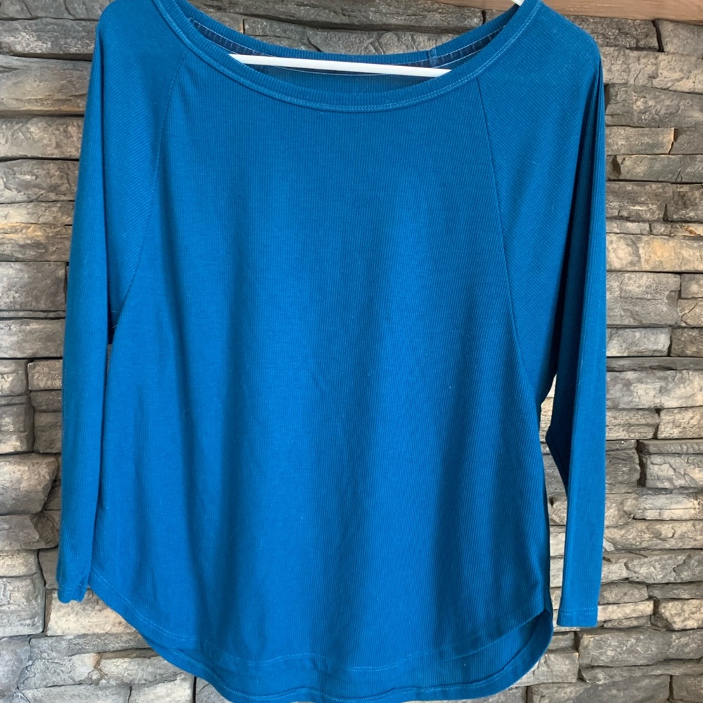 3/4 sleeve scoop neck shirt.